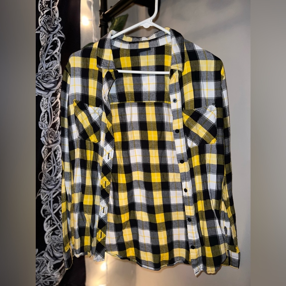 Black and yellow plaid from Zumiez. Size small.